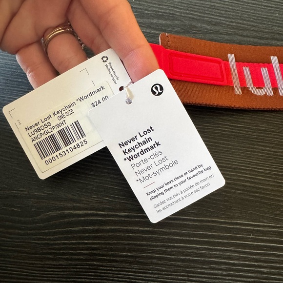 NWT Lululemon Never Lost Keychain Wordmark - Picture 7 of 7
